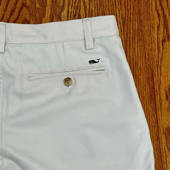 Vineyard Vines LINKS Beige Performance Shorts. Size 30. - Picture 3 of 6